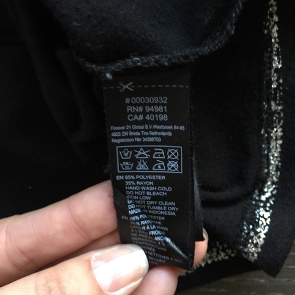 ❗️2 for $10❗️F21 Black & Sliver Striped Tank - Picture 5 of 5